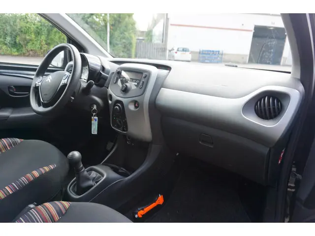 Citroën C1 1.0 e-VTi Feel * 12 maanden BOVAG * 2014 Benzine 3