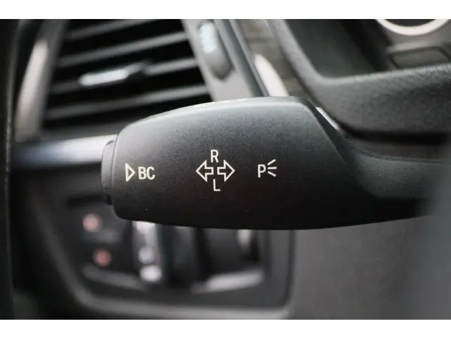 BMW 3 Serie 320i High Executive 2015 Benzine 32