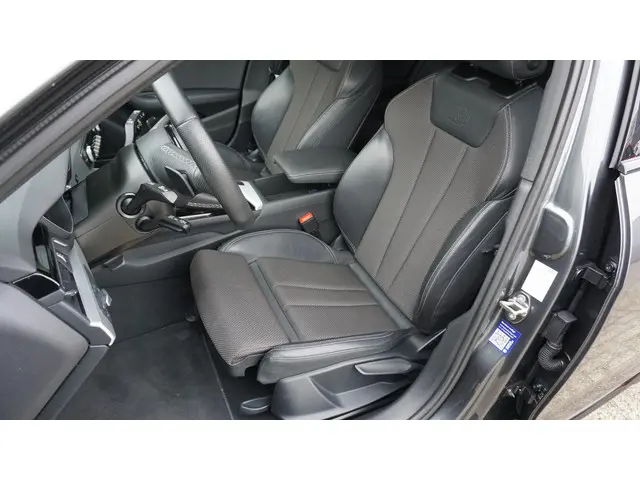 Audi A4 Avant 35 TFSI 150pk 2x S-Line 2022 Benzine 8