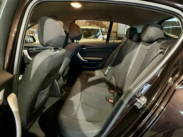BMW 1 Serie 118i Bruin Metallic, automaat 2015 Benzine 11