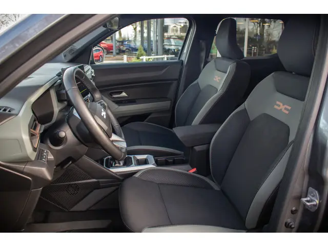 Dacia Duster extreme hybrid 140 2024 Hybride Benzine 7