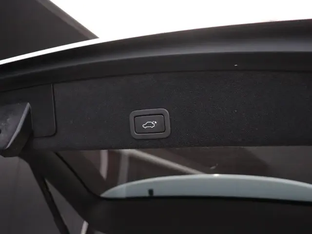 Volvo XC60 2.0 T5 R-Design 2017 Benzine 17