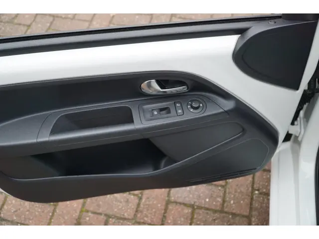 Volkswagen up! 1.0 high up! BlueMotion NAVI 2013 Benzine 15