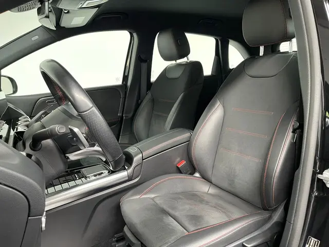 Mercedes-Benz B-Klasse 180 Bus. Sol. AMG 2019 Benzine 2