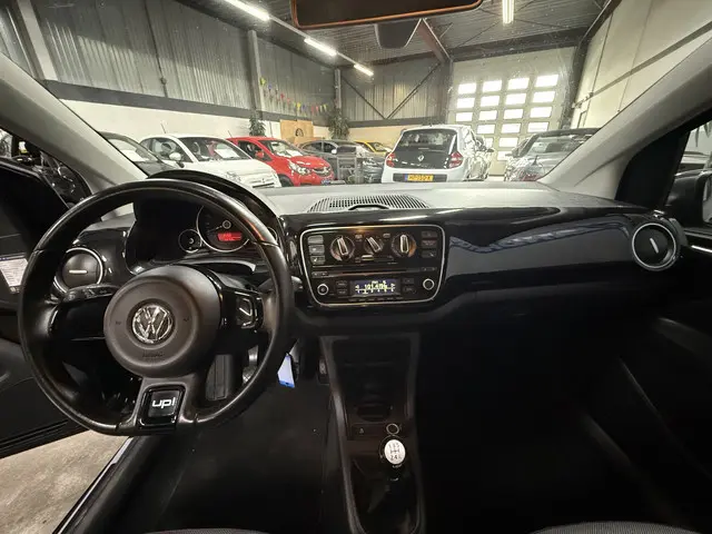 Volkswagen up! 1.0 move up! 2012 Benzine 7