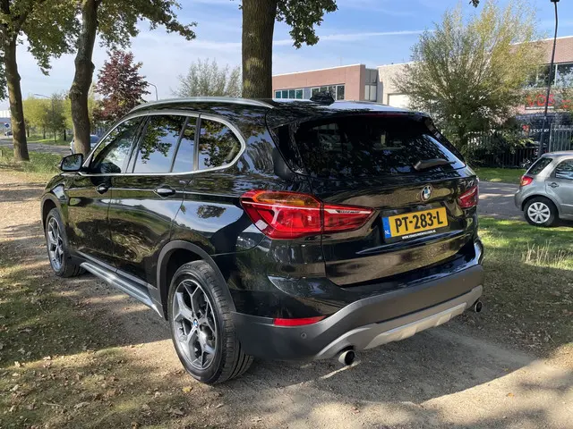 BMW X1 xDrive20i High Executive 2017 Benzine 8
