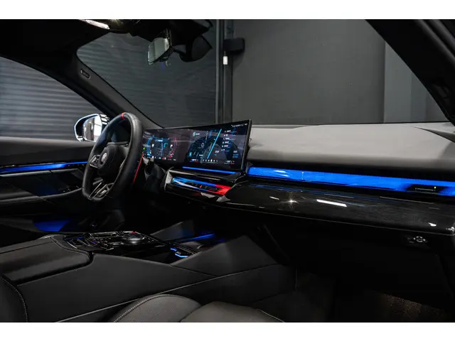 BMW M5 5-serie Touring 2025 Hybride Benzine 54