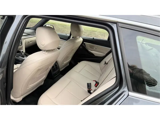 BMW 3 Serie Touring 330i xDrive M Sport 2015 Benzine 13