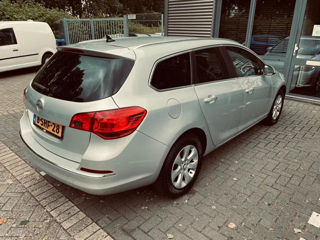 Opel Astra Sports Tourer 1.4 Turbo Business + 2013 Benzine 9