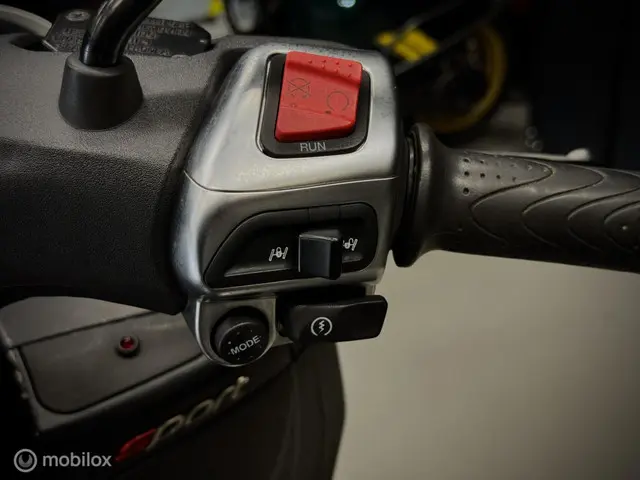 Piaggio MP3 300 HPE Sport 2022 Benzine 17