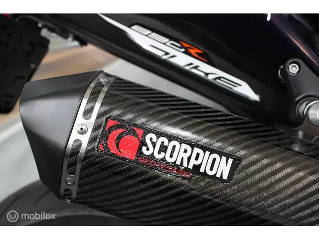 KTM 890 Duke R ABS Red Bull Verstappen 2022 Benzine 12