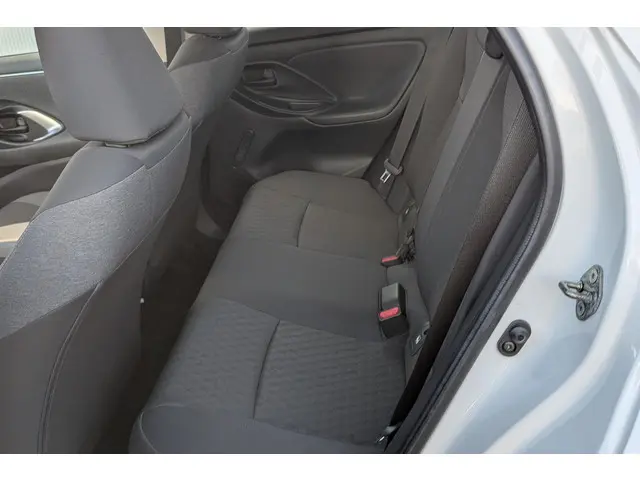 Toyota Yaris 1.5 Hybrid Active 2021 Hybride Benzine 8