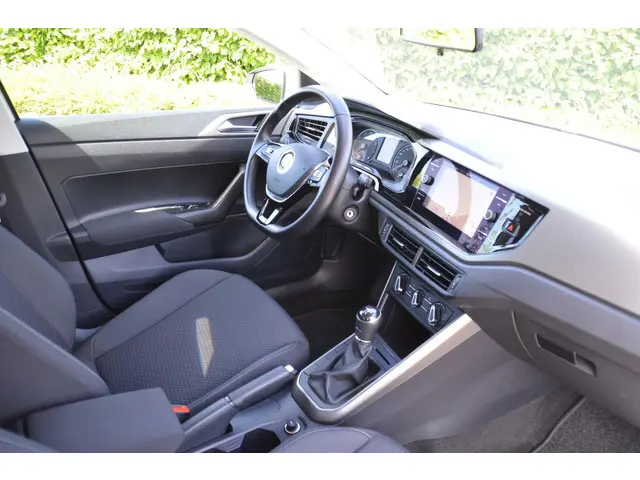 Volkswagen Polo 1.0 TSI Highline Business R 2021 Benzine 69