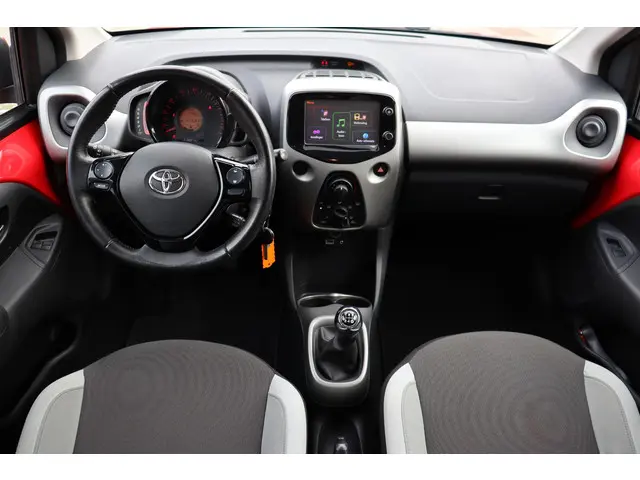 Toyota Aygo 1.0 VVT-i x-clusive, Airco, 2017 Benzine 4