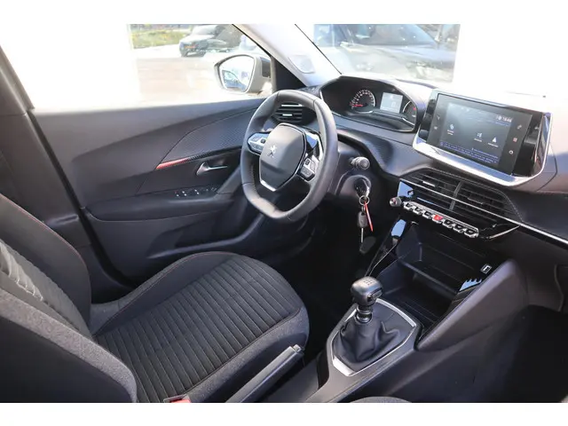 Peugeot 2008 1.2 PT ALLURE 2022 Benzine 26