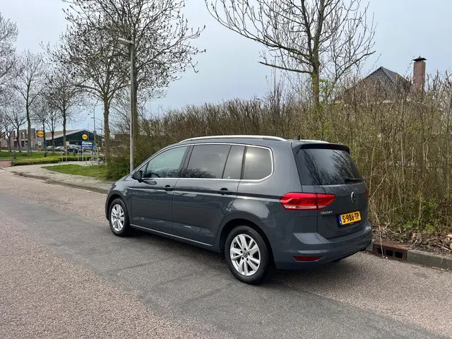 Volkswagen Touran 1.5 TSI Highline 7p, 1e eig. 2021 Benzine 30