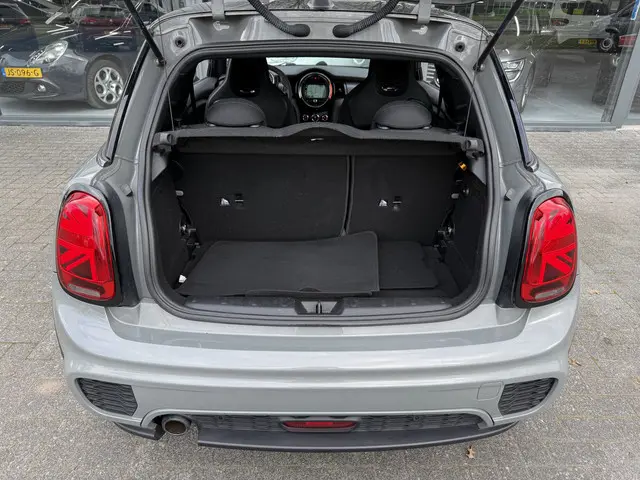 MINI Cooper 1.5 John Cooper Works 2019 Benzine 17