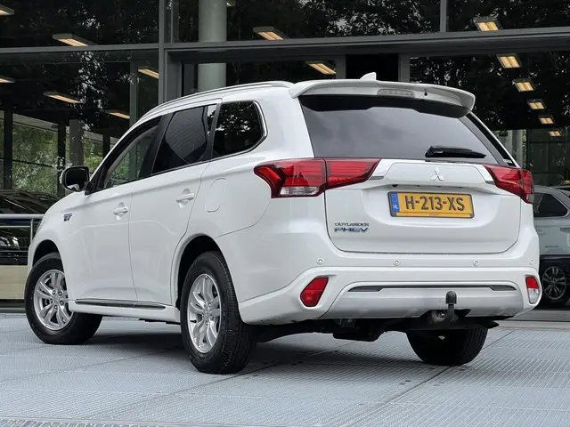 Mitsubishi Outlander 2.4 PHEV Pure 2020 Hybride Benzine 6