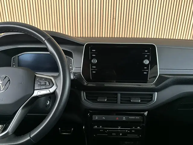 Volkswagen T-Cross 1.0 TSI R-Line Edition 2024 Benzine 12