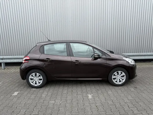 Peugeot 208 1.2 VTi Envy 2013 Benzine 10