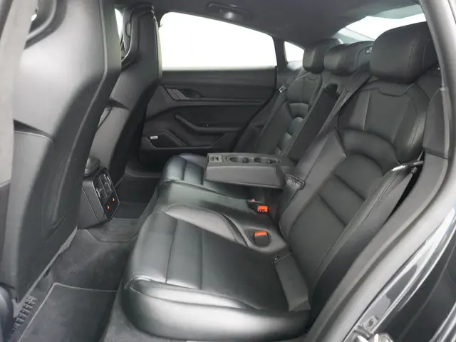 Porsche Taycan Turbo 93 kWh 2020 Elektrisch 22