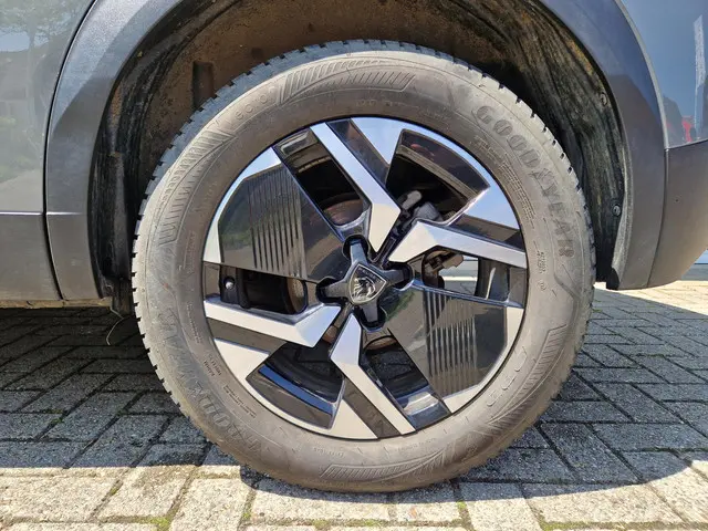 Peugeot 2008 1.2 PureTech Allure 2024 Benzine 28