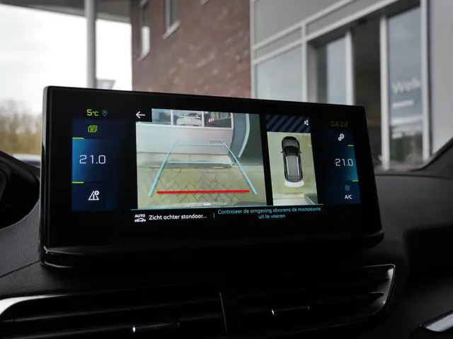 Peugeot 3008 1.6 HYbrid4 300 GT 2023 Hybride Benzine 12