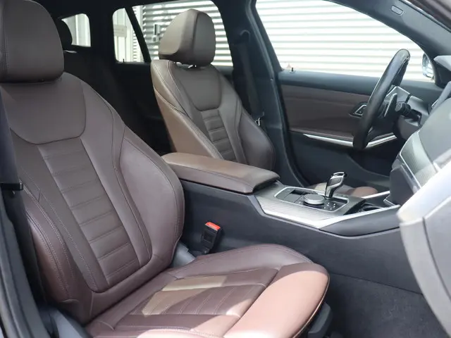 BMW 3 Serie Touring 320i 2022 Benzine 8