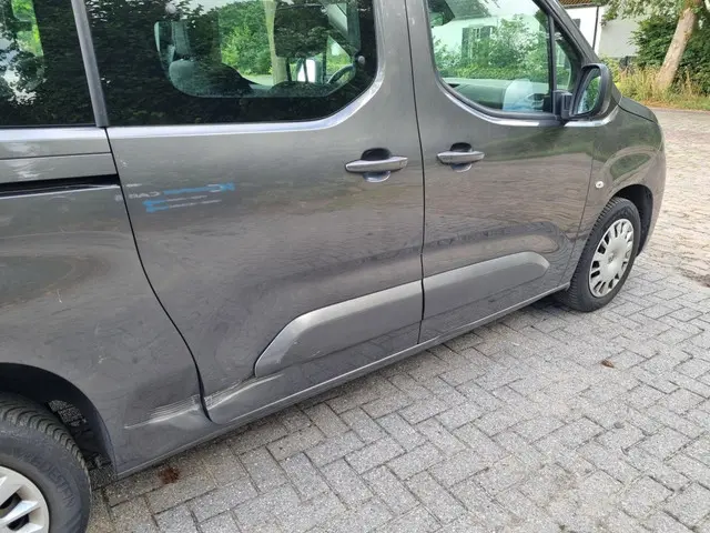 Opel Combo Tour 1.2 T. L2H1 Edit. 7p 2019 Benzine 7