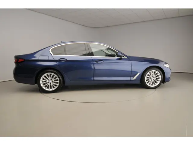 BMW 5 Serie Sedan 520i 2021 Benzine 4