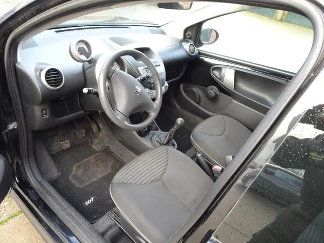 Peugeot 107 1.0 Active 2013 Benzine 9