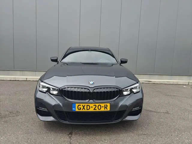 BMW 3 Serie 330e High Executive 2020 Hybride Benzine 13