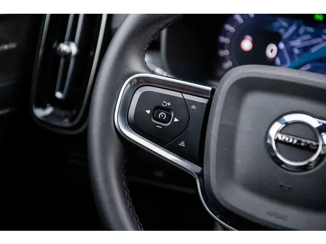 Volvo XC40 2.0 B4 Plus Dark 2025 Benzine 23