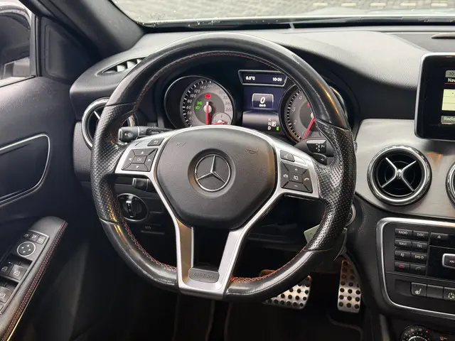 Mercedes-Benz GLA 200 Prestige AMG 2015 Benzine 11