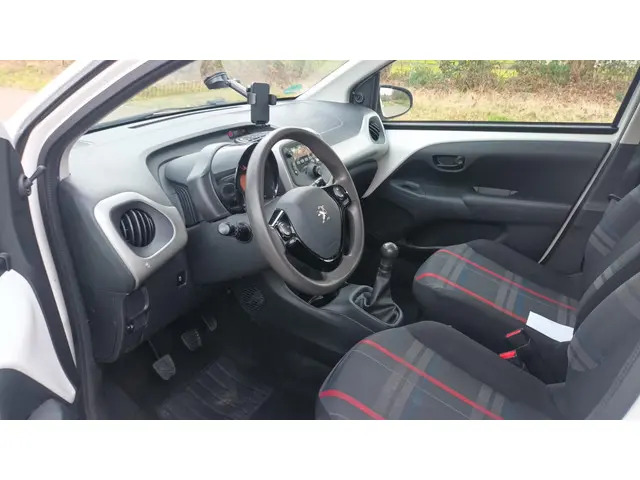 Peugeot 108 1.2 VTi Airco / Cruise control 2014 Benzine 9