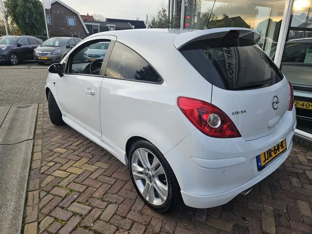 Opel Corsa 1.4-16V Opc-Line,Sport 2014 Benzine 6
