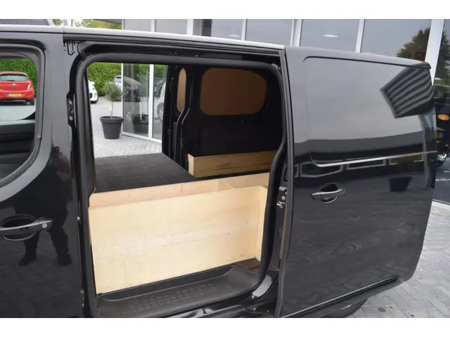 Opel Vivaro 1.5 CDTI L2H1 Innovation 2021 Diesel 16