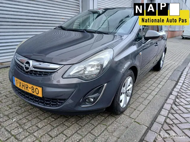 Opel Corsa 1.2 -16V Design Edition 2014 Benzine