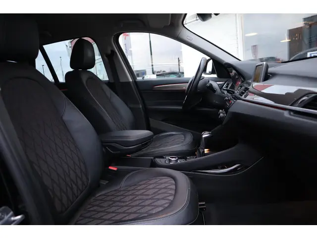 BMW X1 xDrive20i HIGH EXECUTIVE 2017 Benzine 23