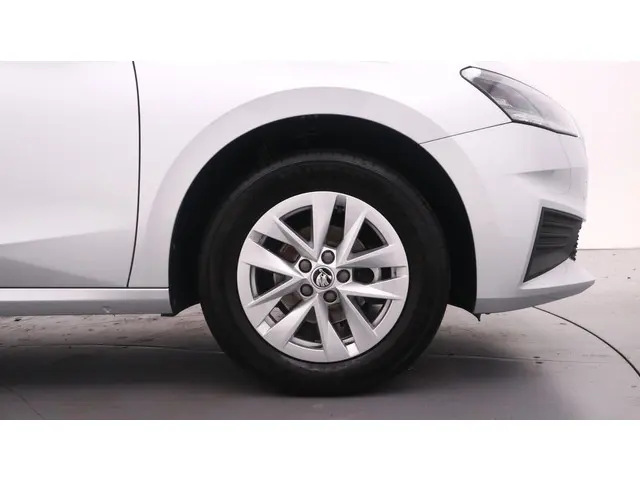 Škoda Fabia 1.0 TSI 95pk Ambition 2023 Benzine 13
