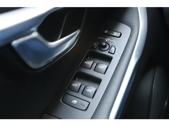 Volvo V40 2.0 T2 Nordic+ 2018 Benzine 30
