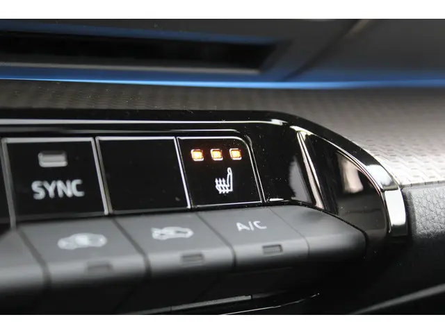 Toyota Prius 2.0 Plug-in Executive 2024 Hybride Benzine 26