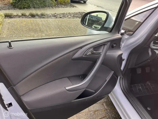 Opel Astra 1.4 Turbo Business + 2014 Benzine 6