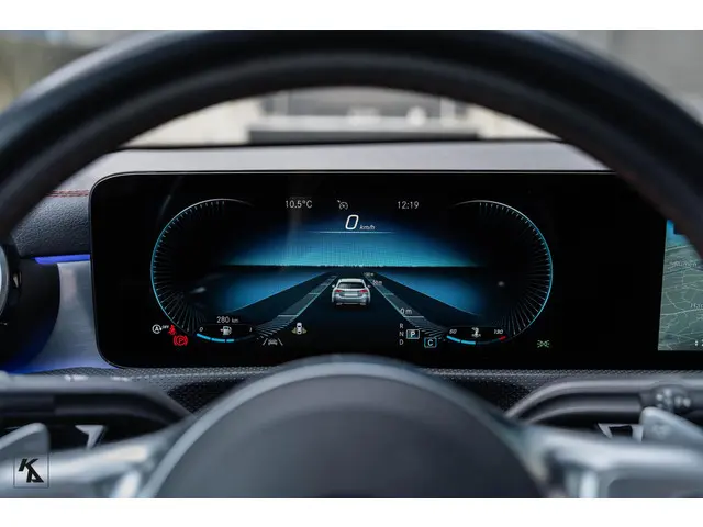 Mercedes-Benz CLA 200 Premium Plus 2020 Benzine 41