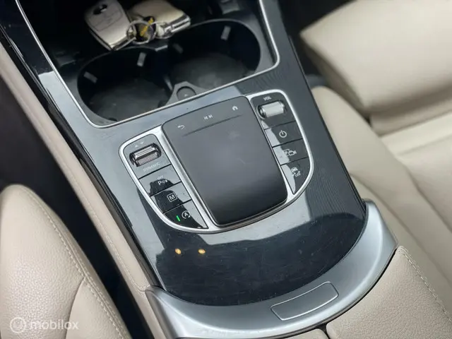 Mercedes-Benz GLC 200 Premium 2019 Benzine 19