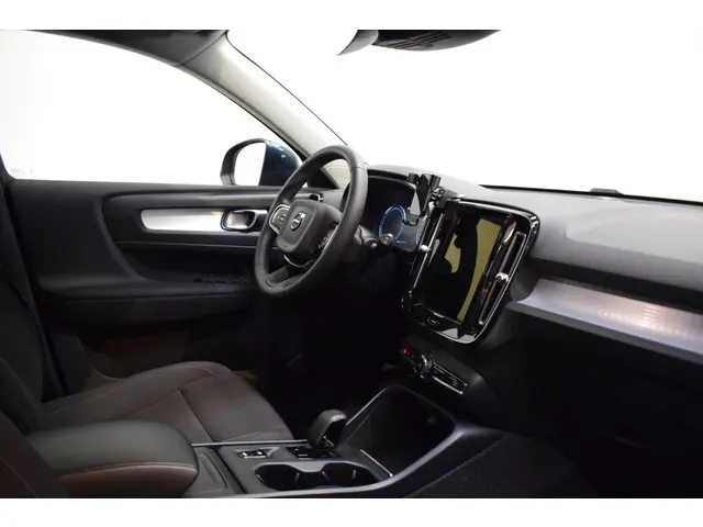Volvo XC40 T2 130pk AUT8 Momentum BNS 2021 Benzine 5