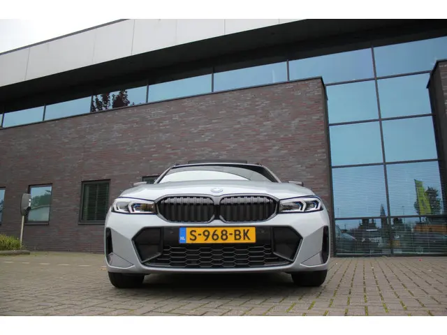 BMW 3 Serie Touring 320e 2023 Hybride Benzine 10