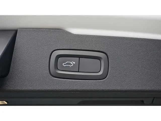 Volvo V60 2.0 T5 250pk R-Design 2019 Benzine 31