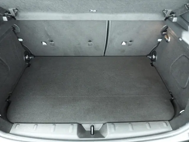 MINI 5-Deurs Cooper 2023 Benzine 9