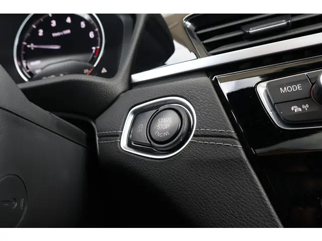 BMW X1 sDrive18i Executive Edition 2020 Benzine 25